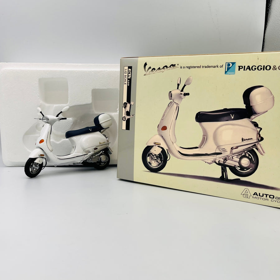 AUTOart MOTOR CYCLE 1/12Scale VESPA ET4 150(WHITE) 12511