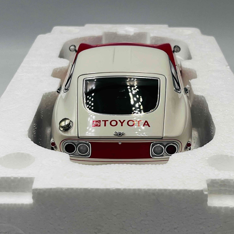 Autoart 1/18 TOYOTA 2000 GT SCCA 1968 #33 near mint