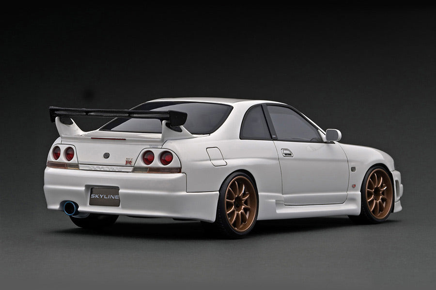 ignition model 1/18 Nissan Skyline GT-R (BCNR33) White IG2781